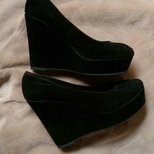 Black Wet Seal Pumps